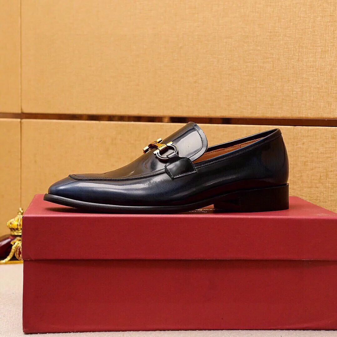 Men's shoes 💰520 💐 Product trademark: Ferragamo "Ferragamo" casual leather shoes Regular size: 38-44 (45🉑️customized) Product materials: Selected imported first-layer open-edge beaded cowhide upper + original hardware buckle, imported water-dyed cowhide leather lining. Strong three-dimensional visual effect, combined outsole Color: 3⃣️colors available